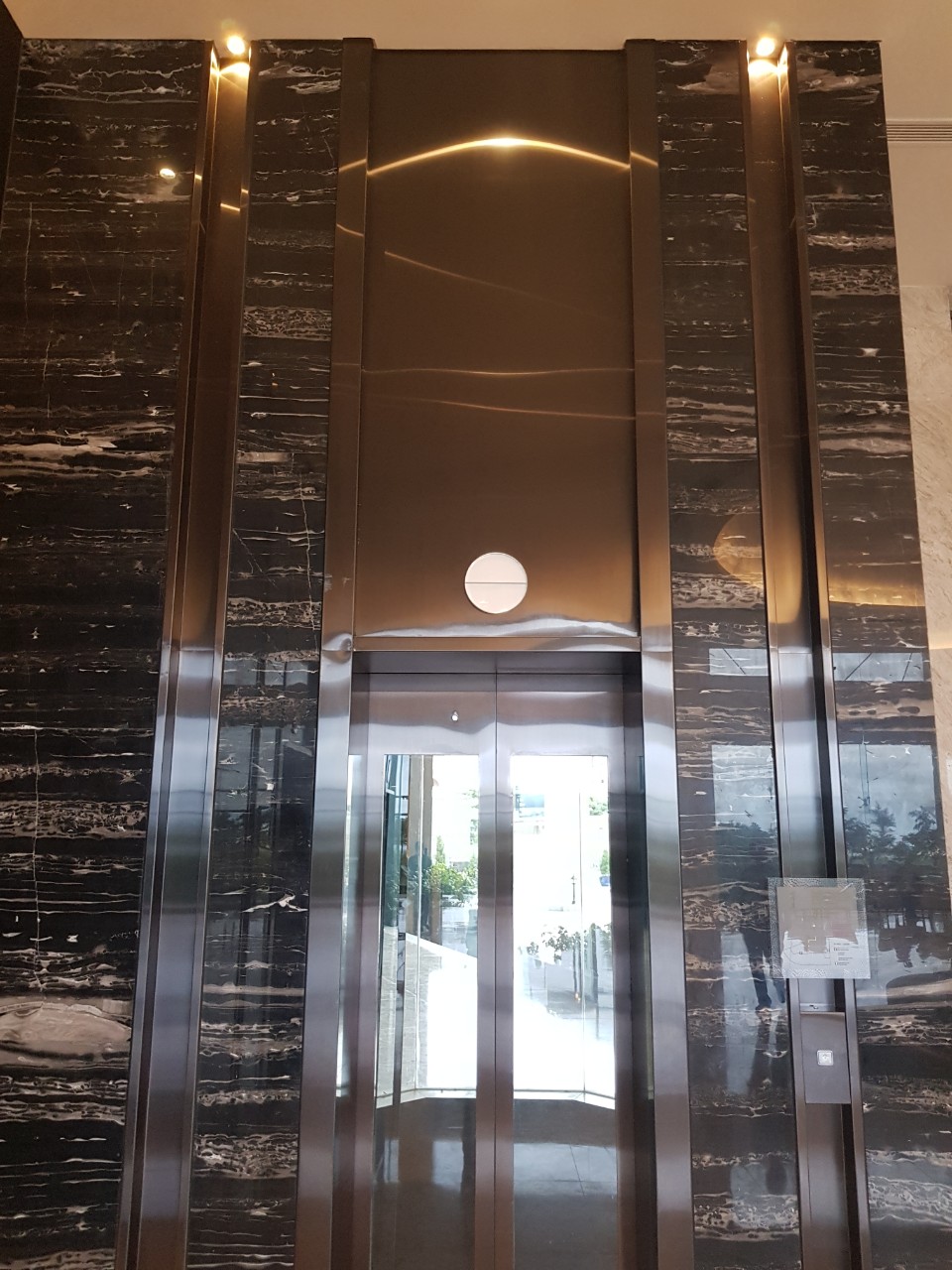 CỬA TẦNG THANG MÁY INOX LUXURY