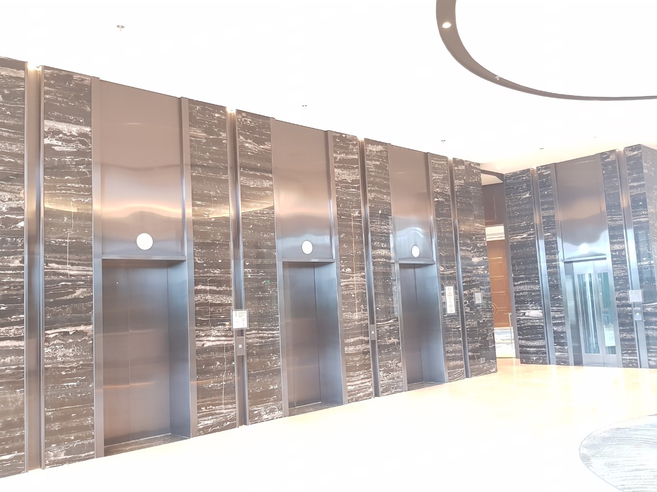 CỬA TẦNG THANG MÁY INOX LUXURY